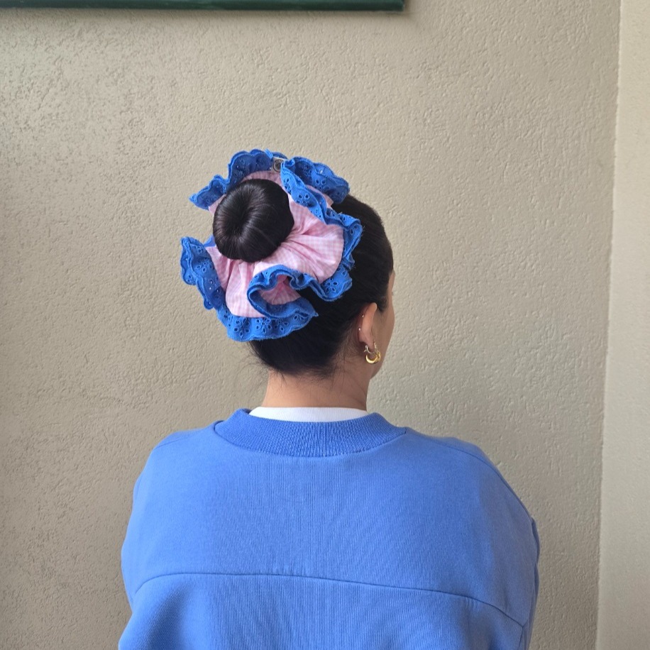 El Yapımı Scrunchie & Toka – Rosyruffle Scrunchie (Gingham) - El yapımı tasarım aksesuar ve lüks hediye alternatifi 1 | Rosano Studio