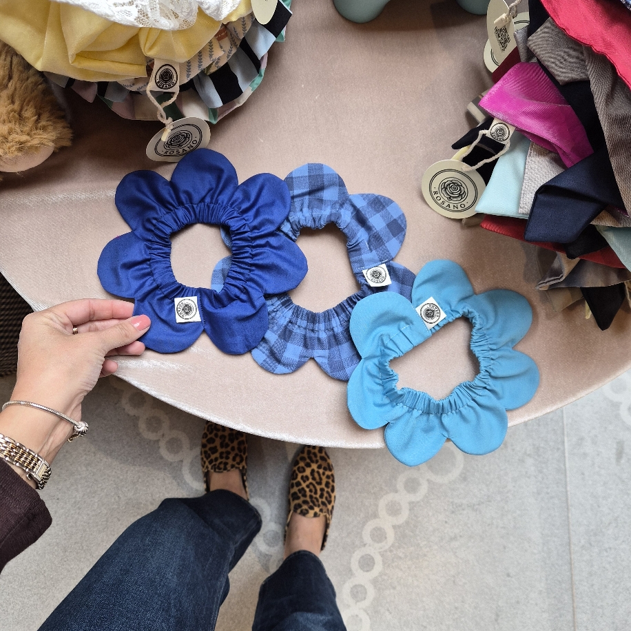 El Yapımı Köpek Yakalığı – PawBow Flower Dog Collar (Navy) - El yapımı tasarım aksesuar ve lüks hediye alternatifi 2 | Rosano Studio