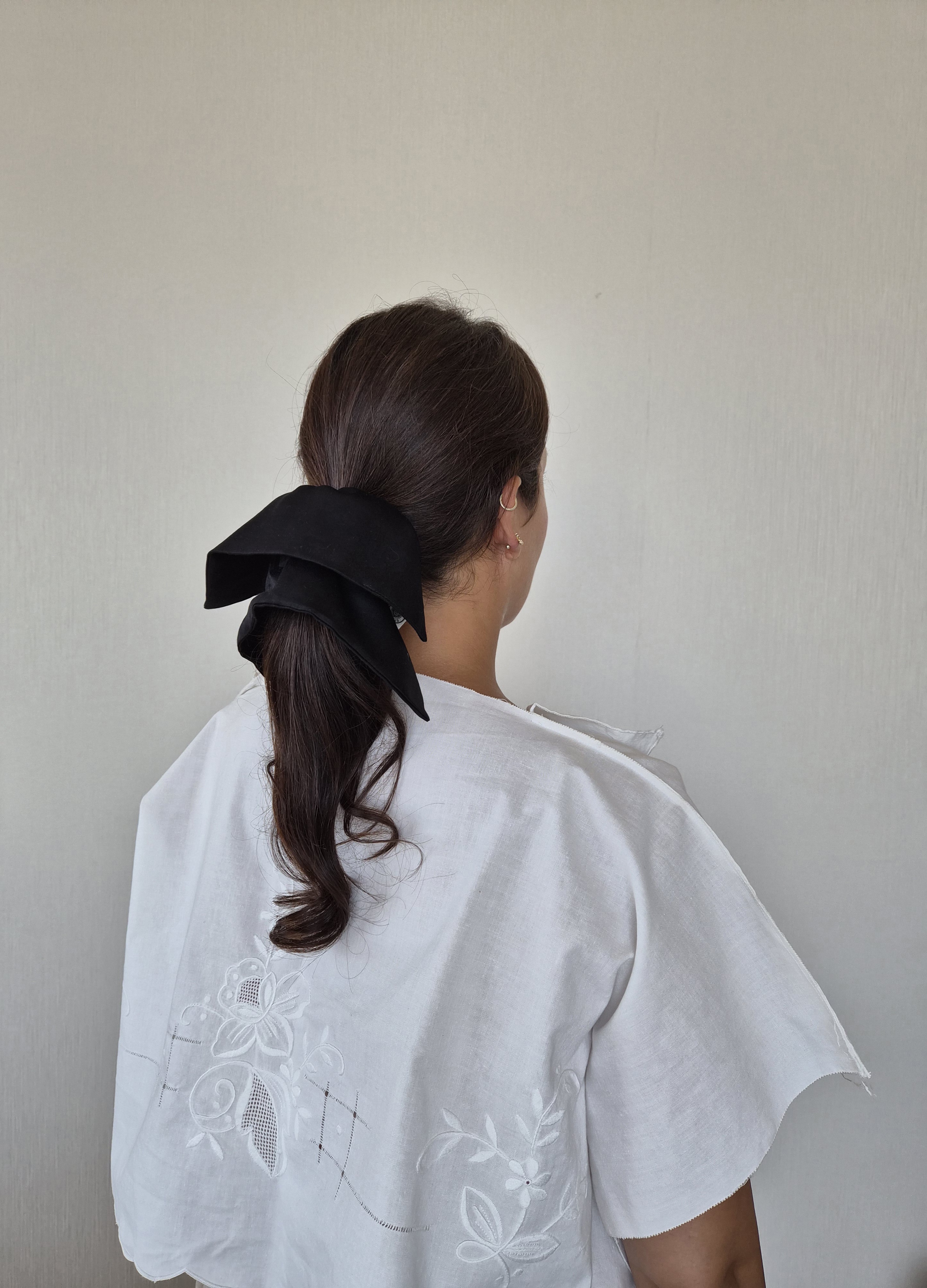El Yapımı Scrunchie & Toka – Bloxie Scrunchie (Black) - El yapımı tasarım aksesuar ve lüks hediye alternatifi 2 | Rosano Studio