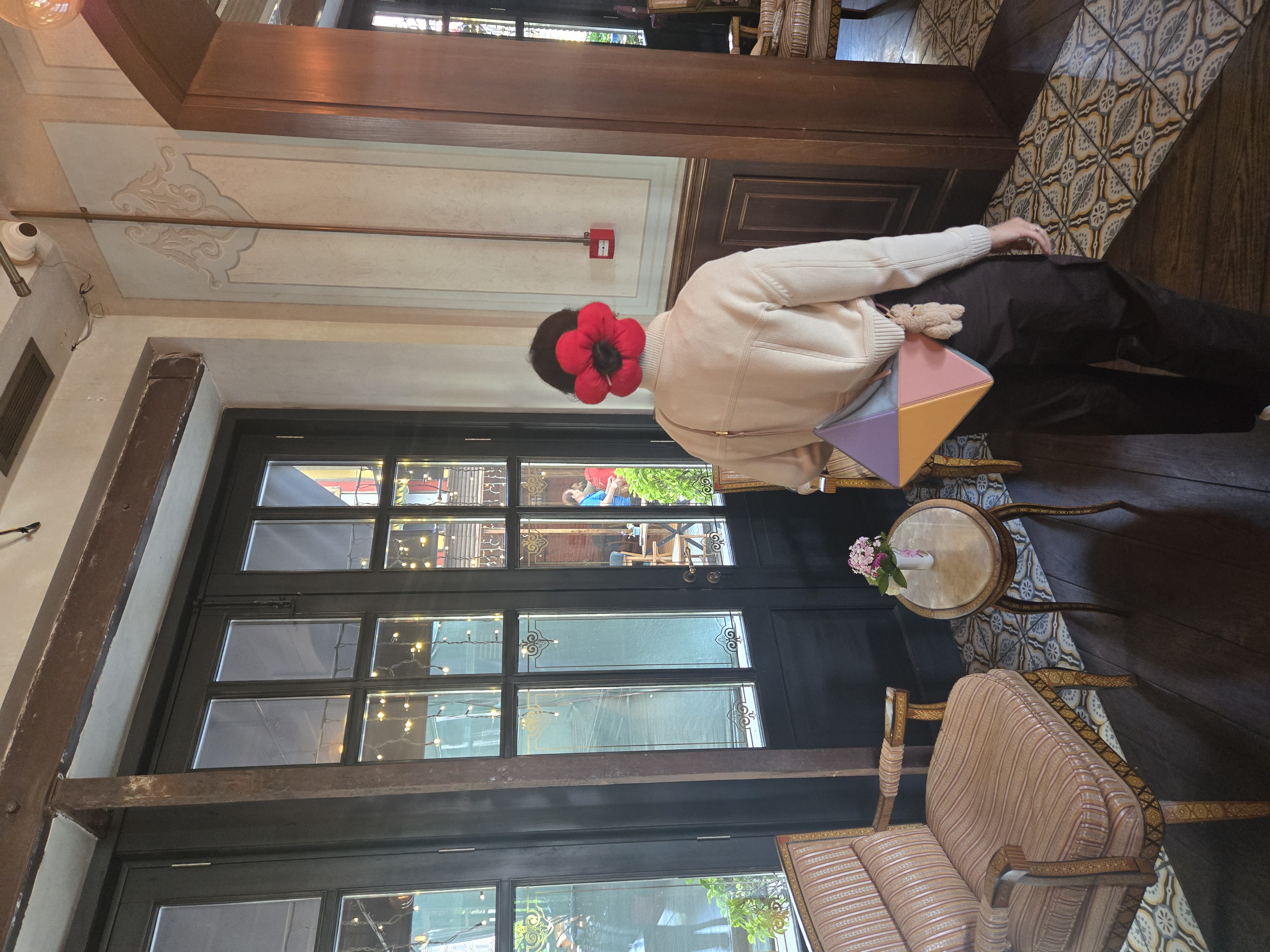 El Yapımı Scrunchie & Toka – Giant Blooming Daisy (Red) - El yapımı tasarım aksesuar ve lüks hediye alternatifi 2 | Rosano Studio