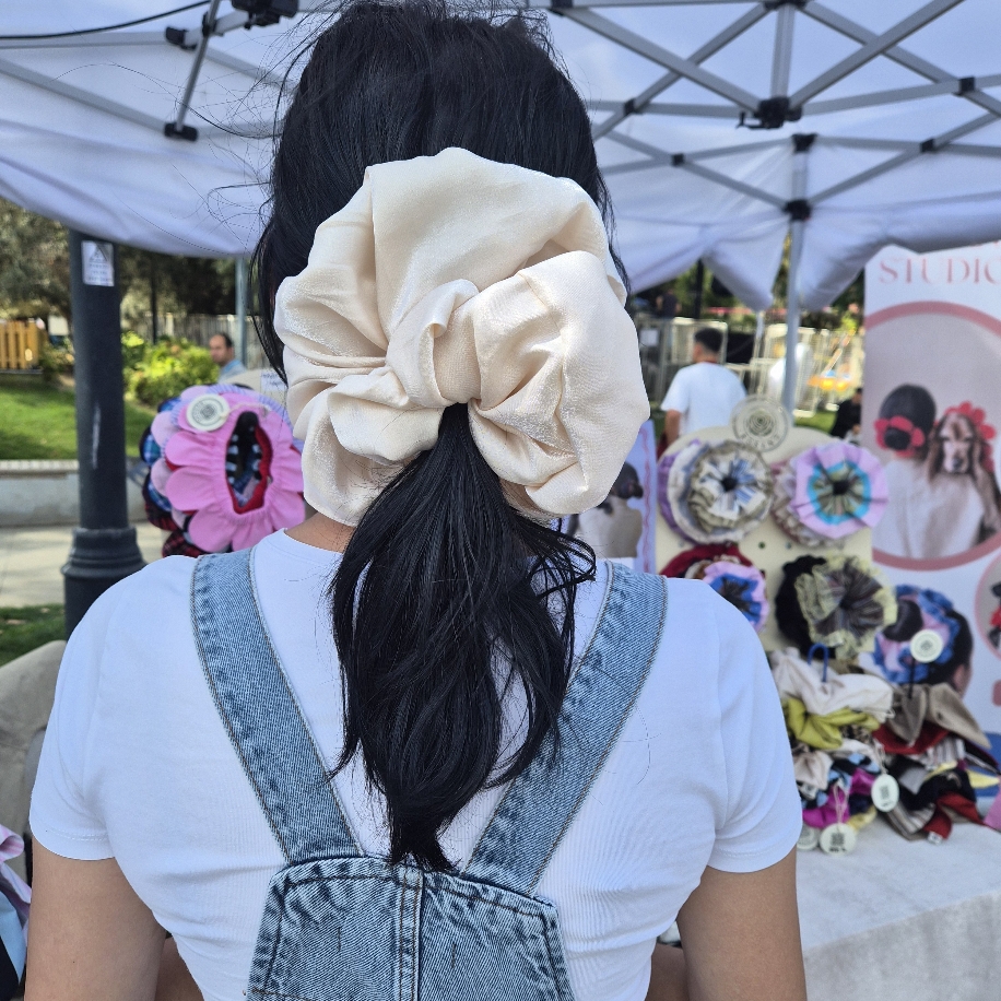 El Yapımı Scrunchie & Toka – Jumbo Scrunchie (Beige) - El yapımı tasarım aksesuar ve lüks hediye alternatifi 2 | Rosano Studio