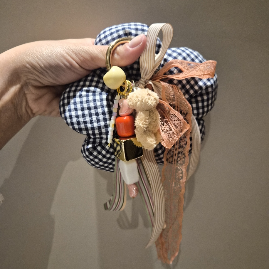 El Yapımı Çanta – teddy bag charm - El yapımı tasarım aksesuar ve lüks hediye alternatifi 1 | Rosano Studio