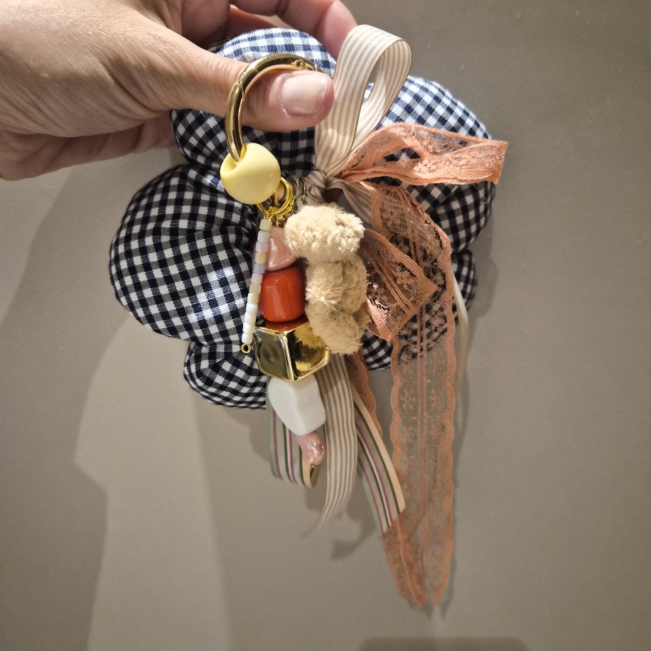 El Yapımı Çanta – teddy bag charm - El yapımı tasarım aksesuar ve lüks hediye alternatifi 2 | Rosano Studio